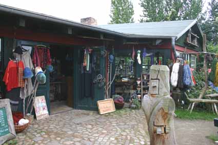 Garten-Cafe in Ltow, an der Sdspitze des Gnitz